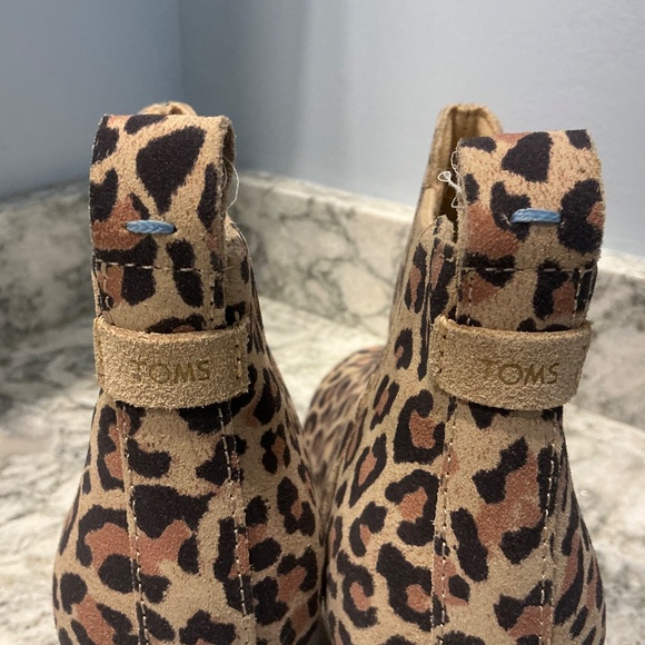 NWOB Tom’s Kelsey Desert Tan Leopard Print Suede Wedge ankle Boots Sz 6 - Picture 8 of 10